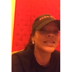 Rihanna dans une vidéo publiée en live sur son compte Instagram lundi 20 mars 2017 pour commenter la diffusion du dernier épisode de la série "Bates Motel" dans lequel elle joue le rôle de Marion Crane.