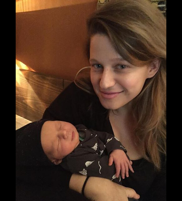 Selah Sue annonçant la naissance de son fils Seth sur Facebook le 21 mars 2017.