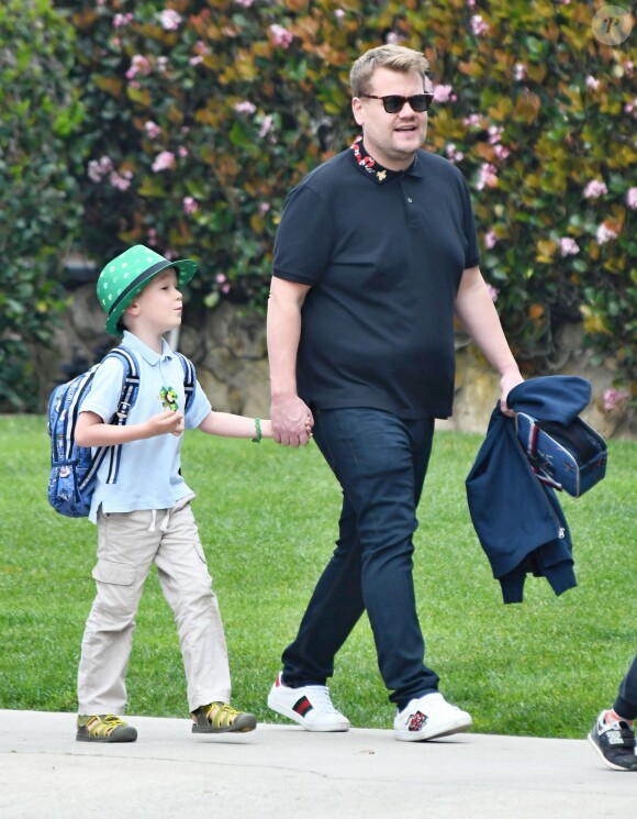 James Corden se balade avec son fils Max à Santa Monica, le 17 mars 2017