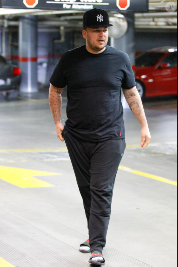 Rob Kardashian à la sortie d'un centre médical à Beverly Hills, le 20 mai 2016