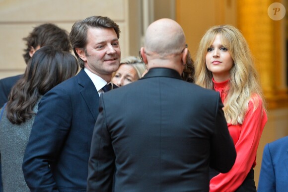 François Baroin, Pascal Obispo et sa femme Julie Hantson lors de l'élévation de L. Renaud au rang de grand-croix de l'ordre national du Mérite, au Palais de l'Elysée à Paris, le 23 mars 2017. © Guirec Coadic/Bestimage