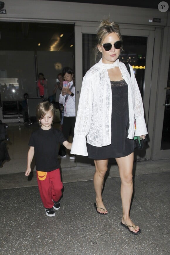 Kate Hudson et son fils Bingham Hawn Bellamy arrivent à L'aéroport Lax de Los Angeles le 21 aout 2016.