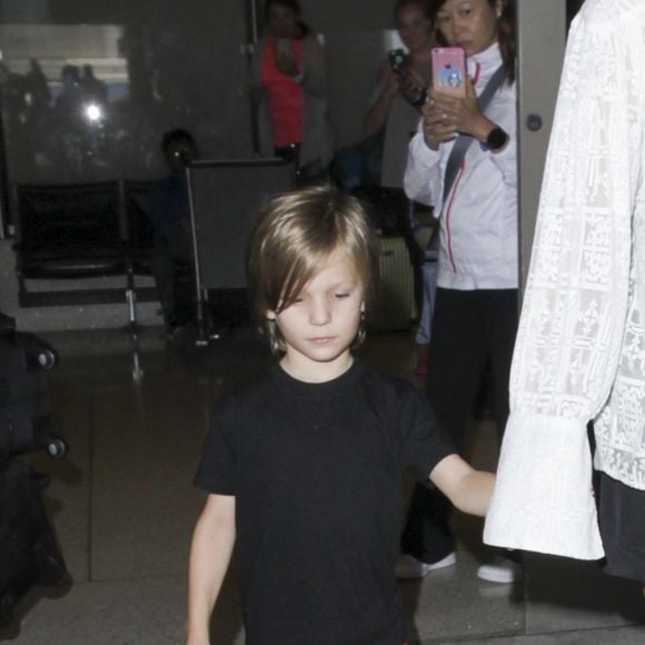 Kate Hudson et son fils Bingham Hawn Bellamy arrivent à L'aéroport Lax de Los Angeles le 21 aout 2016.