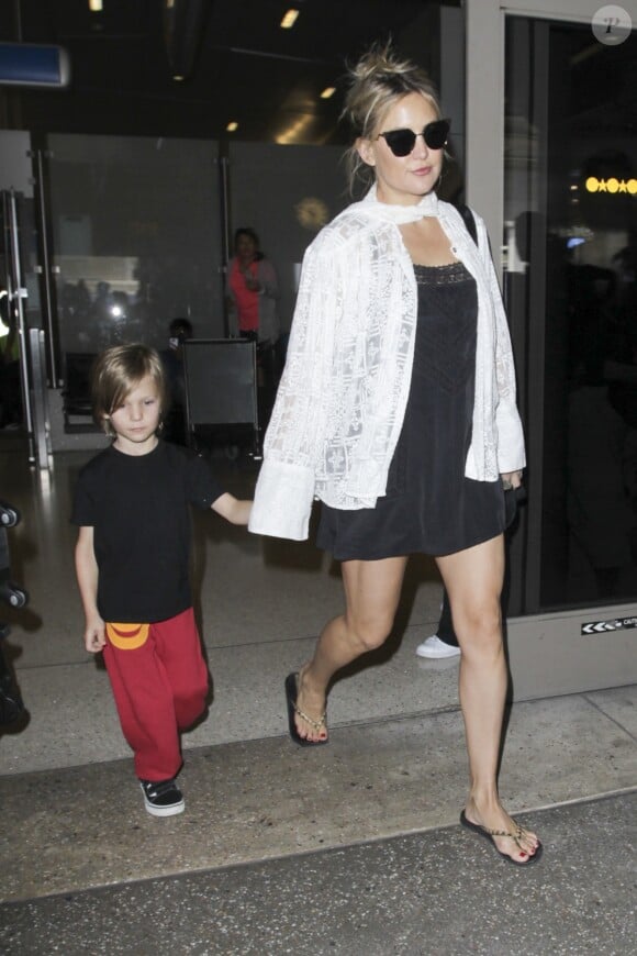 Kate Hudson et son fils Bingham Hawn Bellamy arrivent à L'aéroport Lax de Los Angeles le 21 aout 2016.