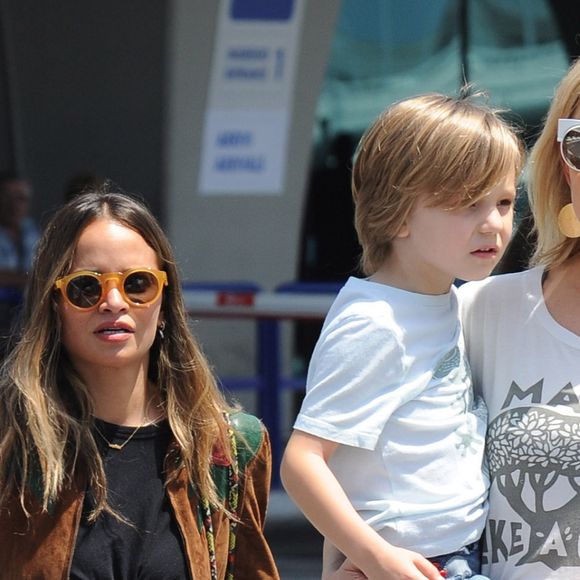 Kate Hudson et son fils Bingham arrivent à l'aéroport de Rome le 6 juillet 2016.