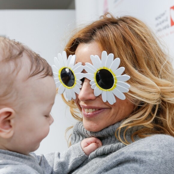 Exclusif - Ingrid Chauvin avec son mari Thierry Peythieu et leur fils Tom - Election du Bébé Cadum 2017 lors de la "Rigoladerie Cadum, la family party engagée" en présence des marraines et de l'association "Coeur a Coeur" à Paris le 4 février 2017. © Philippe Doignon / Bestimage