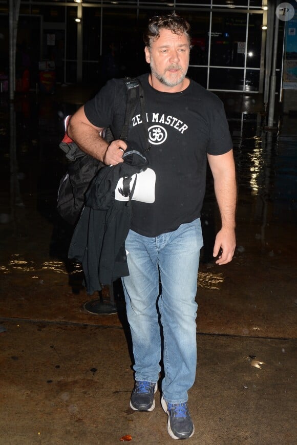 Exclusif - Russell Crowe arrive à l'aéroport de Sydney en Australie le 10 mars 2017.