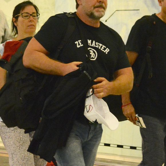 Exclusif - Russell Crowe arrive à l'aéroport de Sydney en Australie le 10 mars 2017.
