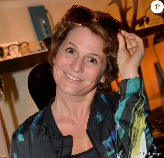 Exclusif - Maureen Dor - Lancement de la marque de lunettes "Nathalie Blanc" au restaurant "Ma Cocotte" à Saint-Ouen le 24 septembre 2015.