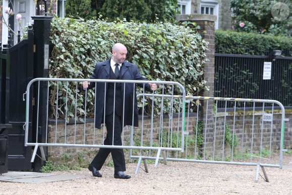 Préparatifs à la maison de George Michael le jour de ses obsèques le 29 mars 2017 à Londres.