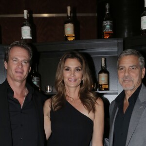 Rande Gerber, sa femme Cindy Crawford et George Clooney - À l'occasion du lancement de son livre, Cindy Crawford a organisé un évènement à Londres, en partenariat avec la marque de téquila de George Clooney à Londres. Le 1er octobre 2015