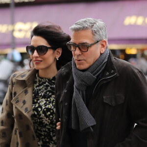 George Clooney et sa femme Amal Alamuddin (enceinte) quittent leur hôtel, L'Hôtel, à Paris pour se rendre à la gare du Nord. Le 26 février 2017