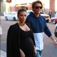Kim Kardashian enceinte est allée déjeuner avec son ami Jonathan Cheban au restaurant ‘La Scala' à Beverly Hills. Ils retrouvent Larsa Pippen plus tard dans la journée. Le 9 novembre 2015