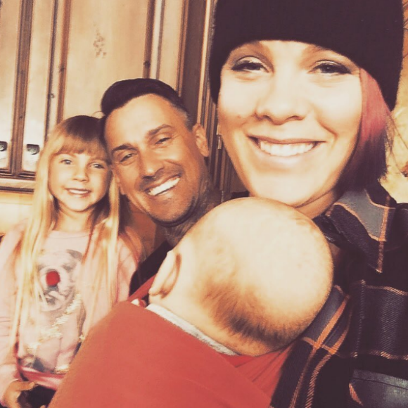 Pink, Carey Hart et leurs enfants Willow et Jameson. Photo publiée le 19 mars 2017.