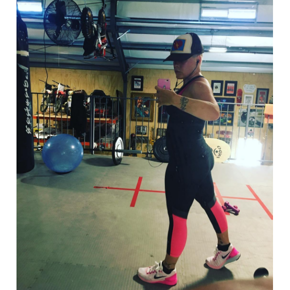 Pink à la salle de sport. La chanteuse a évoqué son poids, trois mois après la naissance de son fils. Photo publiée le 1er avril 2017.