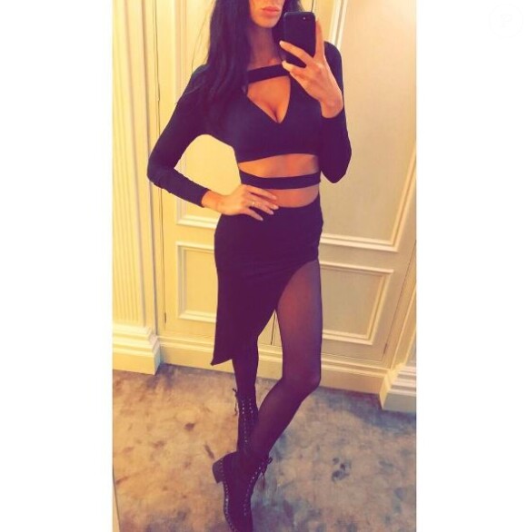 Jade Foret en robe sexy sur Instagram, le 2 avril 2017.