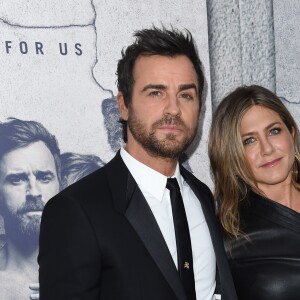 Justin Theroux et sa femme Jennifer Aniston à la première de la saison 3 de ''The Leftovers au Avalon Hollywood à Hollywood, le 4 avril 2017