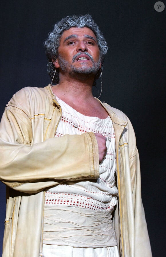 Daniel Lévi sur la scène de Paris Bercy lors d'une représentation de la comédie musicale "Les Dix commandements", le 15 janvier 2003.