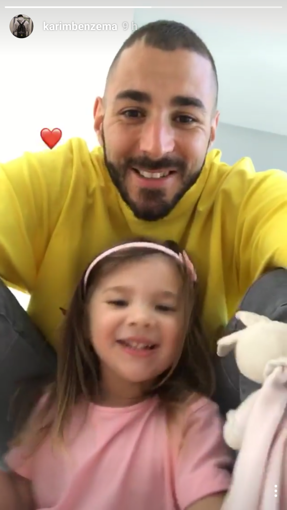 Karim Benzema publie uné vidéo dans sa story Instagram avec sa fille de 3 ans Mélia le 9 avril 2017.