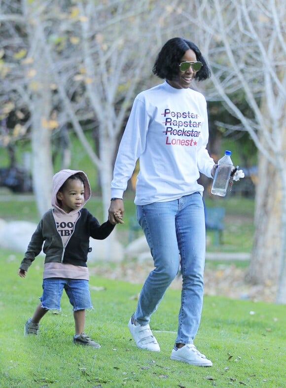 Exclusif - Kelly Rowland emmène et son fils Titan à Los Angeles, le 12 février 2017.