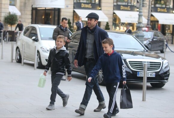 Exclusif - L'acteur Patrick Dempsey arrive à l'hôtel Ritz avec deux de ses enfants, les jumeaux Darby et Sullivan à Paris. Le 21 février 2017.