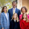 Le roi Felipe VI d'Espagne et son épouse la reine Letizia, leurs filles Leonor et Sofia et la reine Sofia ont assisté à la messe de Pâques en la cathédrale de Palma de Majorque, le 16 avril 2017
