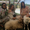 Kourtney Kardashian, Chrissy Teigen, Kim Kardashian et Jen Atkin lors des fêtes de Pâques, le 16 avril 2017