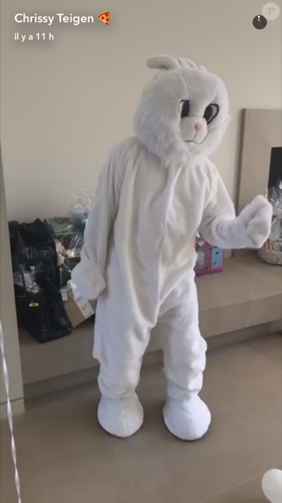 John Legend déguisé en lapin pour les fêtes de Pâques 2017