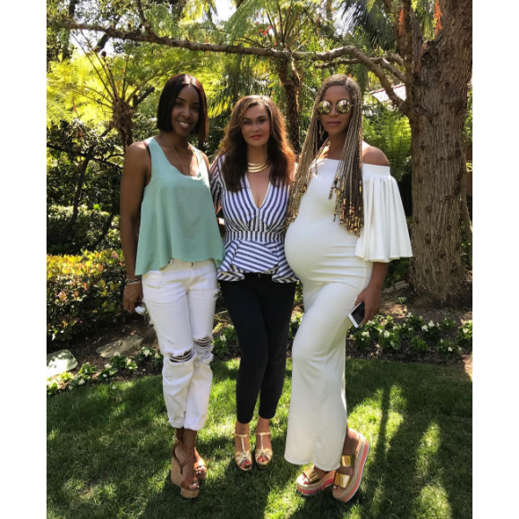 Kelly Rowland, Tina Lawson et Beyoncé Knowles prennent la pose pour Pâques le 16 avril 2017. Enceinte de jumeaux, l'épouse de Jay Z arbore de jolies rondeurs.