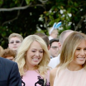 Le président des Etats-Unis Donald Trump, sa femme Melania Trump et leur fils Barron célèbrent Pâques à la Maison Blanche, à Washington, le 17 avril 2017.