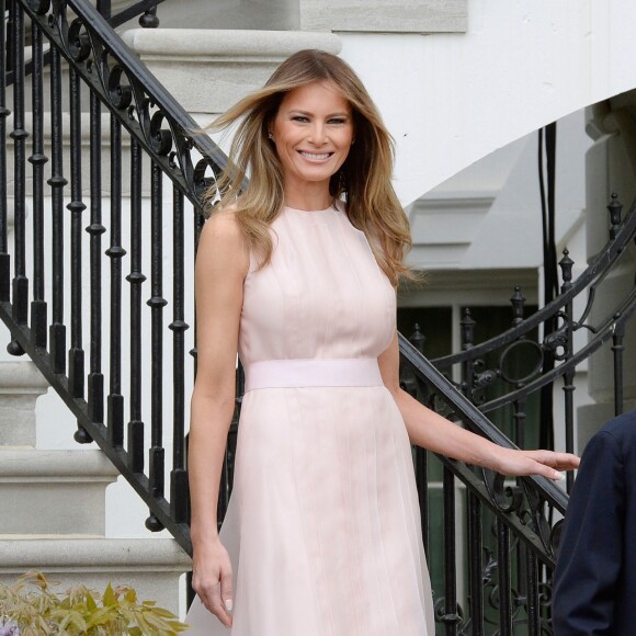Le président des Etats-Unis Donald Trump, sa femme Melania Trump et leur fils Barron célèbrent Pâques à la Maison Blanche, à Washington, le 17 avril 2017.