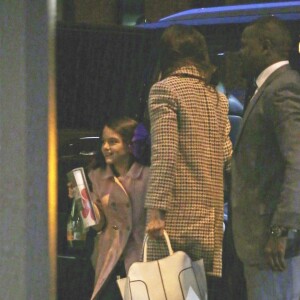 Exclusif - Katie Holmes et sa fille Suri Cruise se baladent dans les rues de New York, le 7 avril 2017