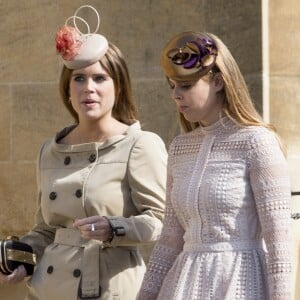 La princesse Eugenie et la princesse Beatrice d'York à la sortie de la messe de Pâques à la chapelle Saint-Georges de Windsor, le 16 avril 2017