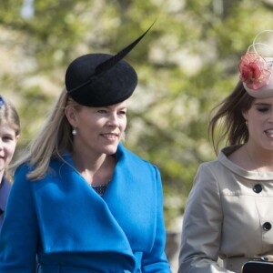 Autumn Phillips avec la princesse Eugenie et la princesse Beatrice d'York à la messe de Pâques à la chapelle Saint-Georges de Windsor, le 16 avril 2017