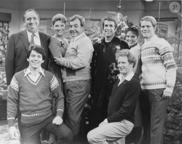 Ron Howard, Scott Baio, Henry Winkler, Marion Ross, Tom Bosley, Al Molinaro, Erin Moran, Don Most, Anson Williams, le cats de la série "Happy Days" en 1974.