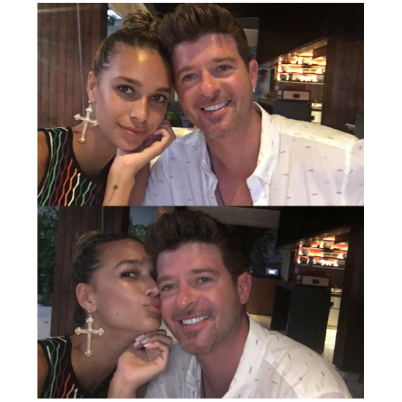 April Love Geary dans un restaurant des Maldives avec son chéri Robin Thicke - Photo publiée sur Instagram au mois d'avril 2017.