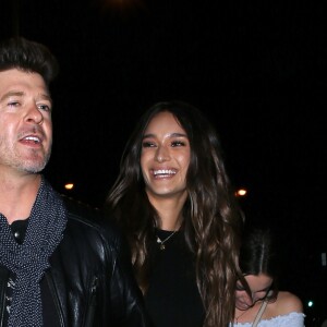 Robin Thicke fête son 40ème anniversaire avec sa compagne April Love Geary au restaurant Catch de Los Angeles le 10 mars 2017.