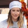 Amanda Crew lors de la journée caritative Mission Thanksgiving Meal pour les sans-abris à Los Angeles, le 23 novembre 2016 © Birdie Thompson/AdMedia via Zuma/Bestimage