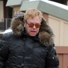 Exclusif - Sir Elton John se balade dans la station de ski d'Aspen, Colorado, Etats-Unis, le 22 décembre 2016
