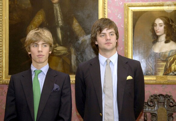 Les princes Christian et Ernst August de Hanovre en avril 2005 à la résidence familiale, le château Marienburg.
