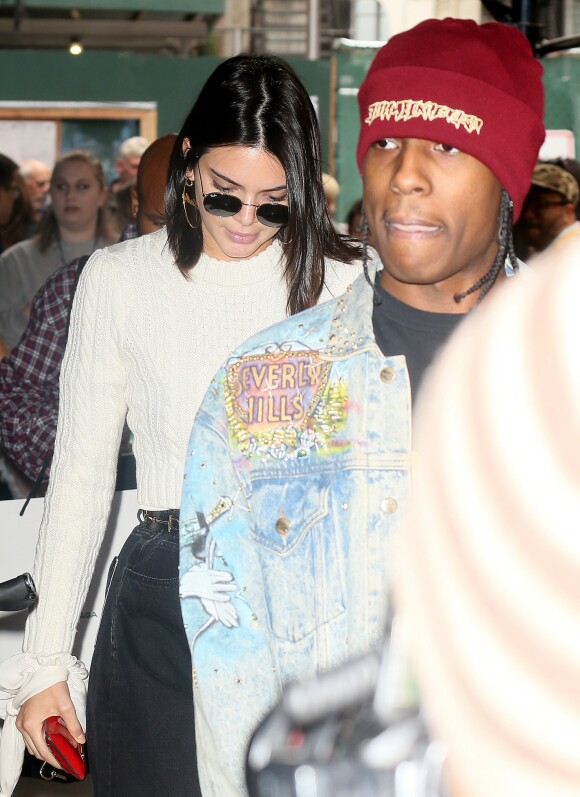 Kendall Jenner et ASAP Rocky font du shopping ensemble dans les rues de New York, le 30 avril 2017