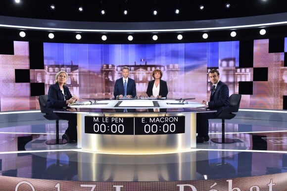 Débat de l'entre-deux-tours entre Marine Le Pen (candidate du parti ''Front National" et Emmanuel Macron (candidat du mouvement ''En marche !''). Saint-Denis, le 3 mai 2017. © Chamussy/Pool/Bestimage
