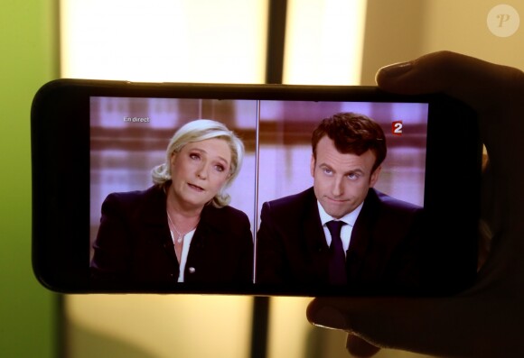 Illustration du débat de l'entre-deux-tours entre les deux candidats, Marine Le Pen (candidate du parti ''Front National") et Emmanuel Macron (candidat du mouvement ''En marche !'') à Saint-Denis, le 3 mai 2017. © Patrick Bernard/Bestimage