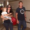 Alanis Morissette, son mari Mario Treadway et leurs fils Ever à l'aéroport de Los Angeles le 23 août 2012.