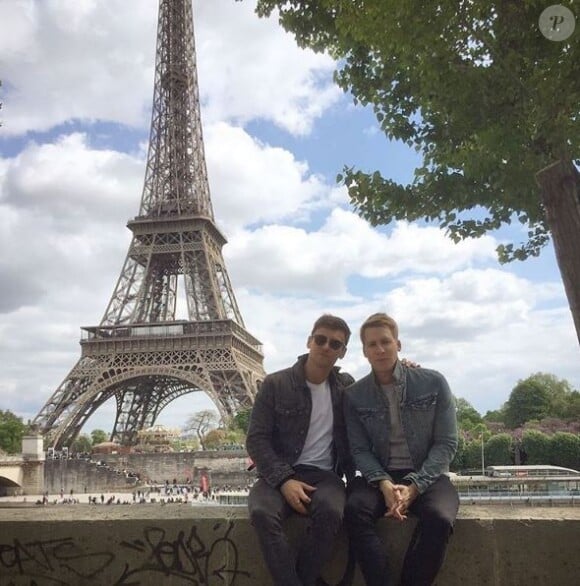 Tom Daley et son fiancé Dustin Lance Black à Paris, avril 2017