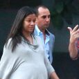 Exclusif - Zoe Saldana, très enceinte, et son mari Marco Perego sont à la recherche d'une maison à Los Angeles, le 10 novembre 2014.
