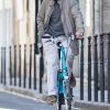 Owen Wilson et son frère Andrew font une balade en vélo à Paris le 19 avril 2017.