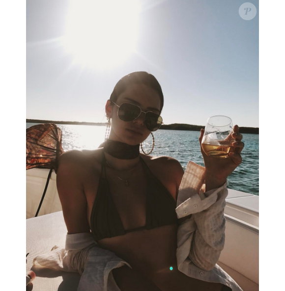 Kendall Jenner en vacances dans un lieu paradisiaque le 9 mai 2017
