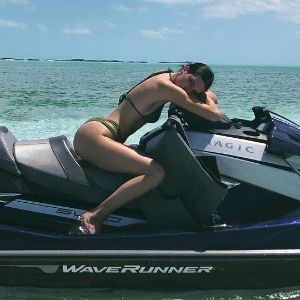 Kendall Jenner en vacances dans un lieu paradisiaque le 9 mai 2017