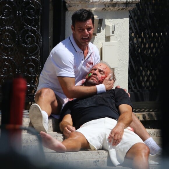 Edgar Ramirez (Gianni Versace) et Ricky Martin (compagnon de Gianni Versace, Antonio D'Amico) sur le tournage de la série ''Versace : American Crime Story'' à Miami, le 10 mai 2017.